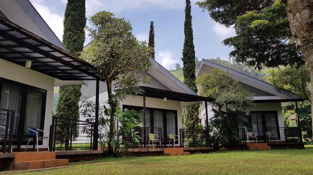 New Mountain Springs Hotel & Resort Lembang Exteriör bild
