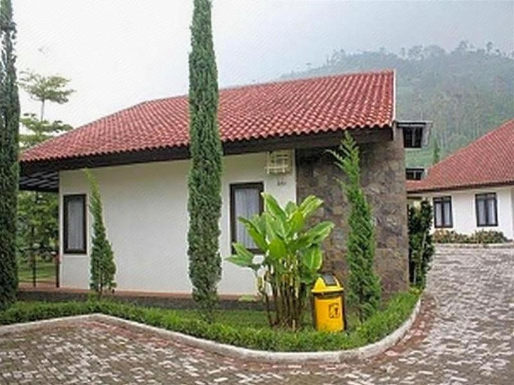 New Mountain Springs Hotel & Resort Lembang Exteriör bild
